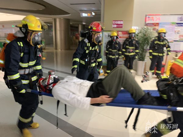 ob体育·(中国)官方网站消防安全宣传月：遇到大型商业综合体起火 应该这样逃生…(图3)