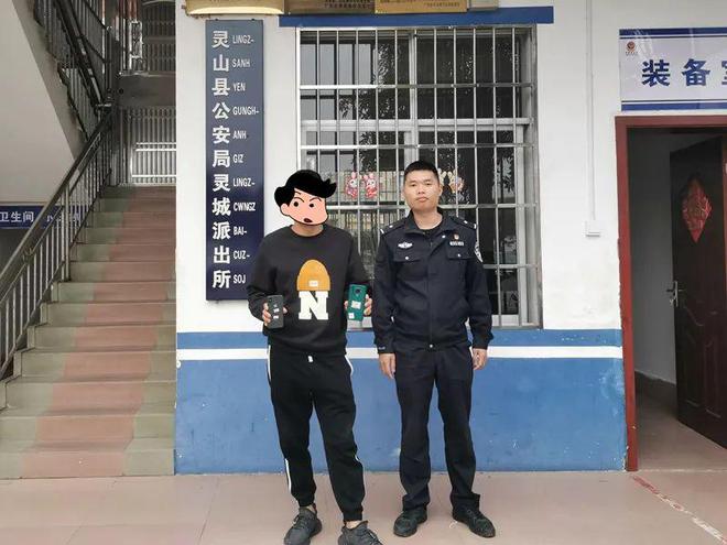 ob体育app下载凌晨新兴路手机店被抢走苹果11手机一台店主：已报案(图1)