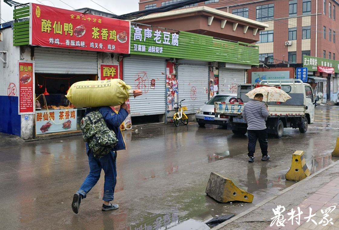 ob体育·(中国)官方网站城中村拆迁纪事：向前一步是城市回首望处尽乡愁_泉城新闻(图1)