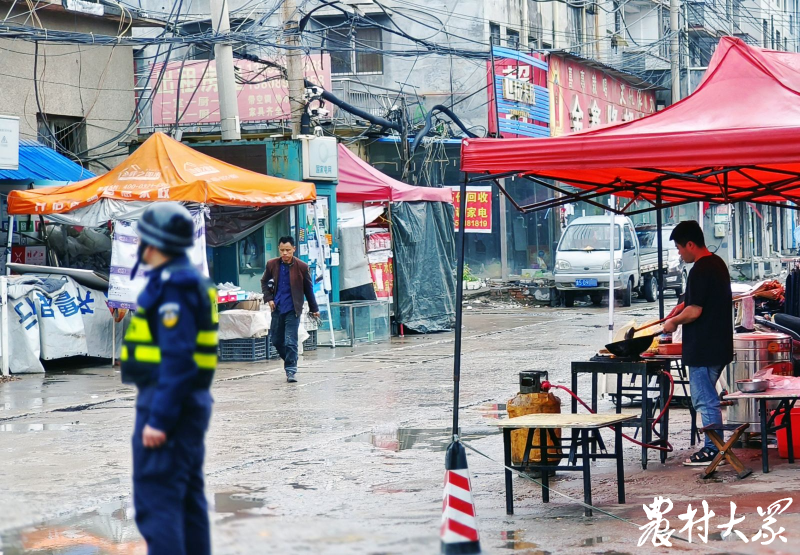 ob体育·(中国)官方网站城中村拆迁纪事：向前一步是城市回首望处尽乡愁_泉城新闻(图4)