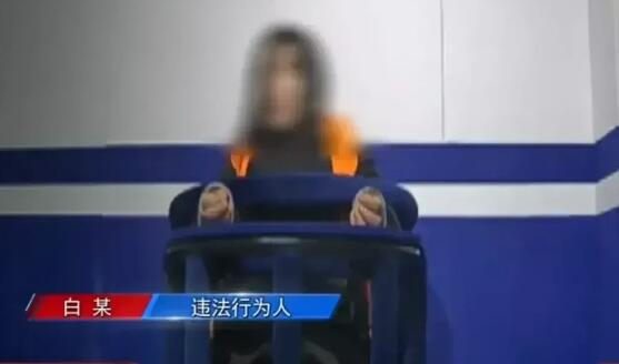 ob体育app下载23岁嫖客与51岁失足女被抓现行 民警：女子上个月刚被处理过(图3)
