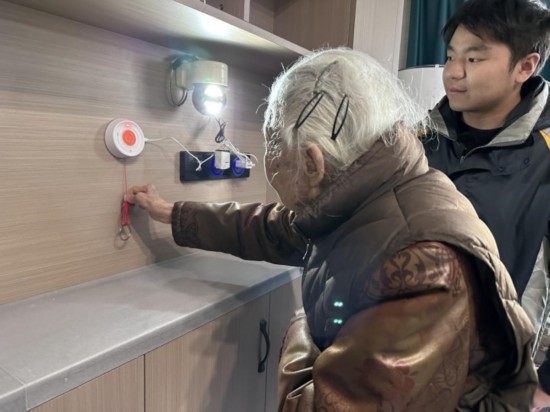 ob体育·(中国)官方网站温州电信助力打造居家安全守护平台一键守护侨界老人居家安(图2)