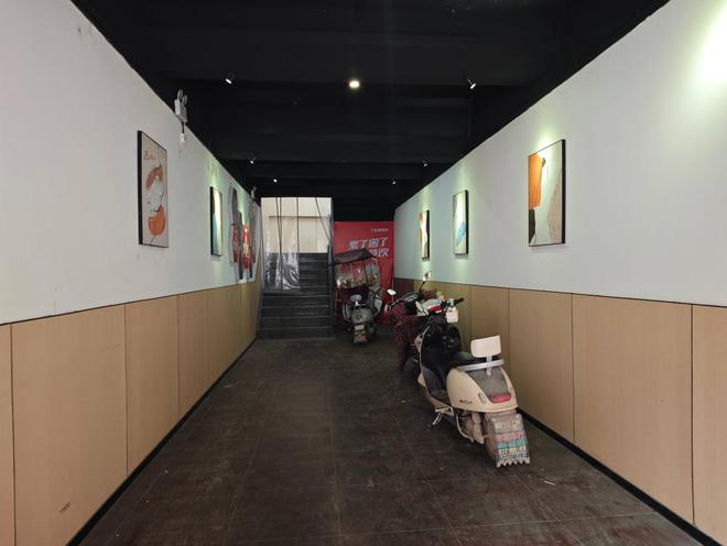 ob体育app下载疏散灯具不亮、安全出口上锁记者持续暗访公共场所消防安全隐患(图7)