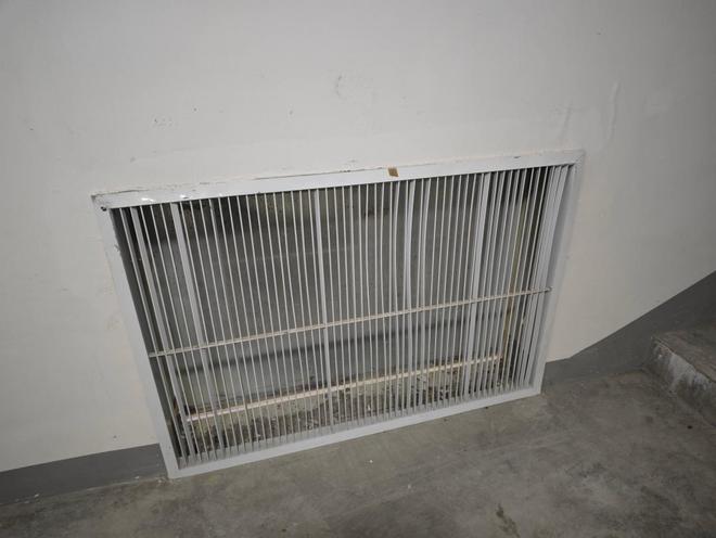 ob体育app下载疏散灯具不亮、安全出口上锁记者持续暗访公共场所消防安全隐患(图13)