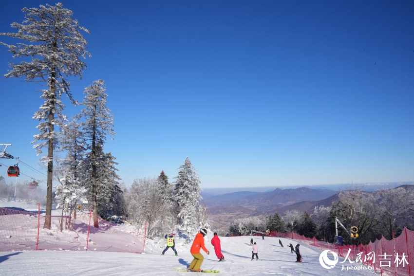 ob体育加速绘就吉林冰雪经济壮美新画卷(图1)