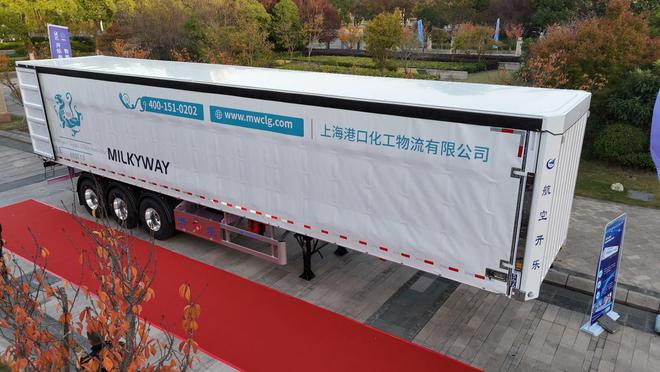 ob体育·(中国)官方网站电动侧帘车彰显产品力航空开乐想客户之所想(图2)