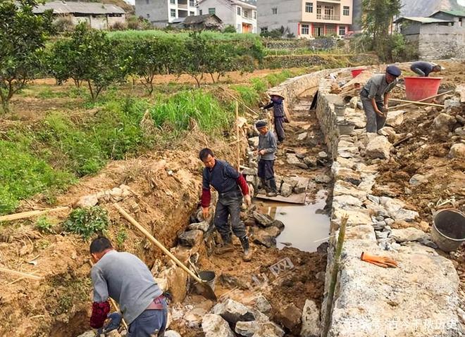 ob体育app下载四川村庄挖出“炸弹”排爆3小时后专家笑了：不是炸弹是宝贝(图1)