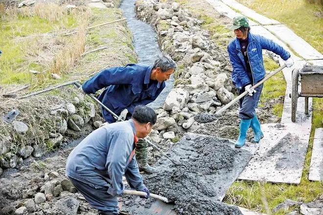 ob体育app下载四川村庄挖出“炸弹”排爆3小时后专家笑了：不是炸弹是宝贝(图2)