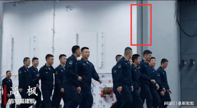 ob体育app下载福建舰内部细节！升级美式装甲机库淘汰俄式卷帘损管接近西方(图4)