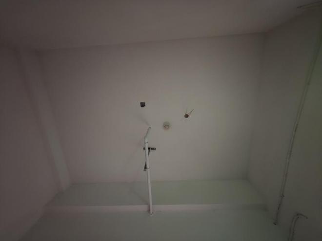 ob体育消防电梯前堆物、应急照明灯具故障记者跟随消防暗访检查消防隐患(图16)