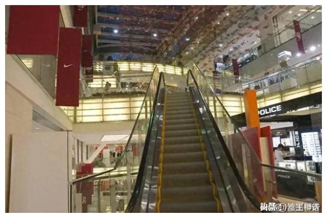 ob体育这么多店铺关门商场也是空荡荡的大家都不消费了吗？(图1)