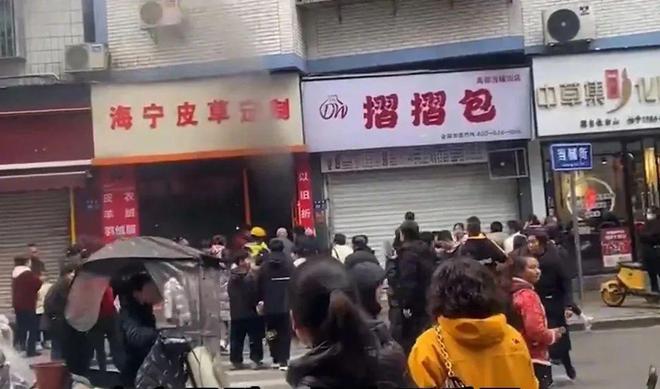 ob体育南部某皮衣店突发火灾损失惨重！(图1)